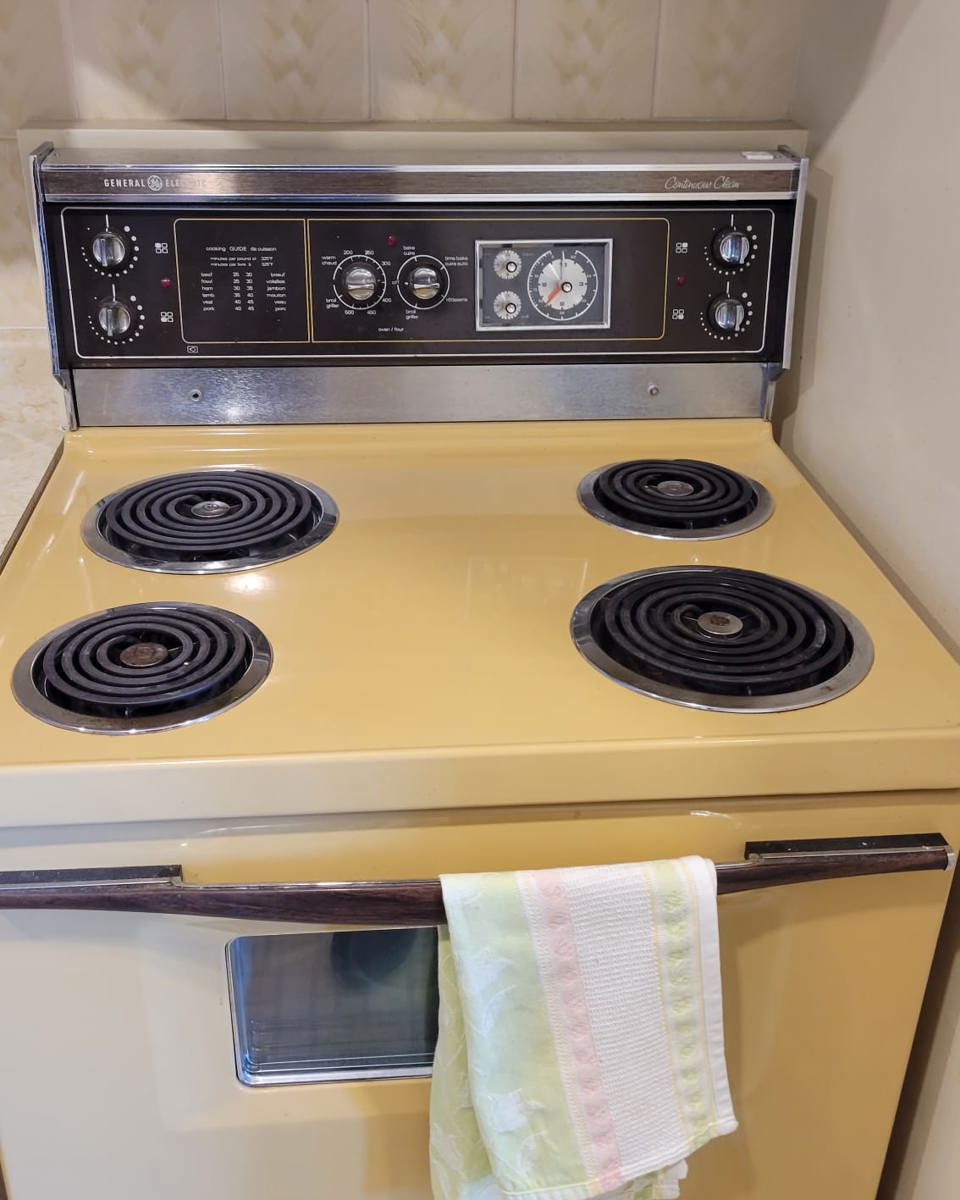 GE Stove - Old